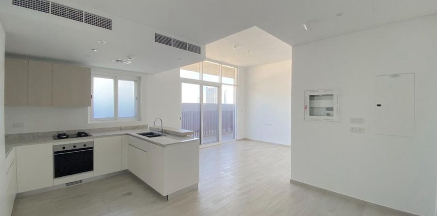 Квартира в Дубае, 2 спальни, 99м², № 42083