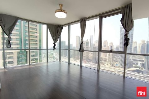 Снять в аренду квартиру в Дубае: 3 спальни, 158.2м², № 42077 - фото 1