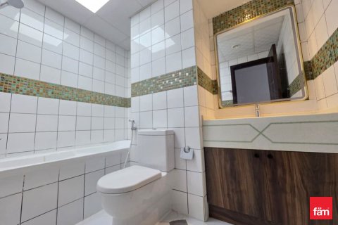 Снять в аренду квартиру в Дубае: 3 спальни, 158.2м², № 42077 - фото 9