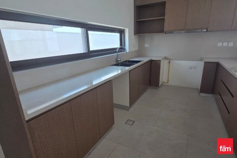Villa in Al Furjan, Dubai 4 bedrooms, 587.7 sq.m. № 50080 - photo 5
