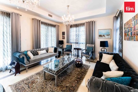 Villa en Dubai, 5 dormitorios, 755.9 m², № 52113 - foto 1