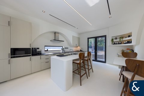 Купить виллу в Арабиан Ранчес, Дубай: 4 спальни, 390м², № 75485 - фото 13