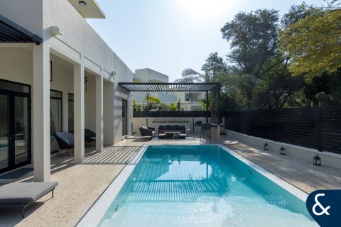 Купить виллу в Арабиан Ранчес, Дубай: 4 спальни, 390м², № 75485 - фото 22