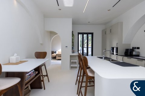 Купить виллу в Арабиан Ранчес, Дубай: 4 спальни, 390м², № 75485 - фото 14