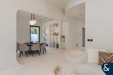 Купить виллу в Арабиан Ранчес, Дубай: 4 спальни, 390м², № 75485 - фото 11