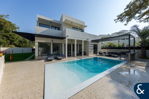 Купить виллу в Арабиан Ранчес, Дубай: 4 спальни, 390м², № 75485 - фото 1