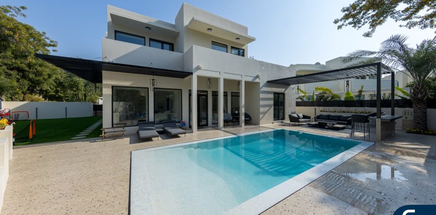 Вилла в Арабиан Ранчес, Дубай, 4 спальни, 390м², № 75485