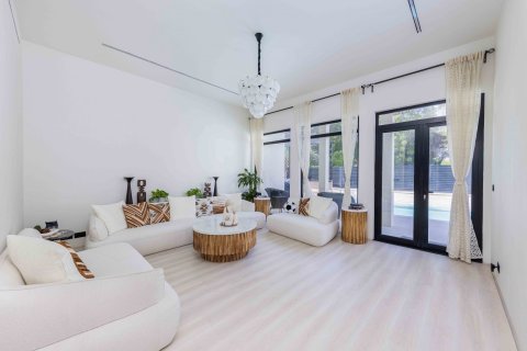 Купить виллу в Арабиан Ранчес, Дубай: 4 спальни, 390м², № 75485 - фото 2