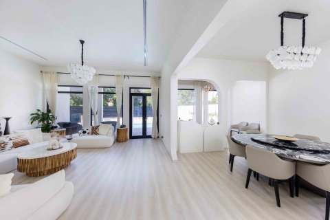 Купить виллу в Арабиан Ранчес, Дубай: 4 спальни, 390м², № 75485 - фото 4