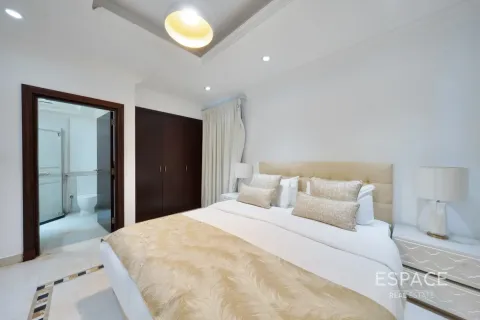 Villa in Palm Jumeirah, Dubai 4 bedrooms, 465 sq.m. № 122562 - photo 7