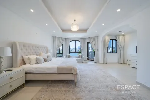Villa in Palm Jumeirah, Dubai 4 bedrooms, 465 sq.m. № 122562 - photo 10