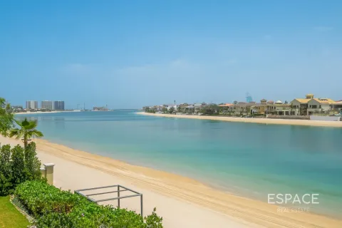 Villa in Palm Jumeirah, Dubai 4 bedrooms, 465 sq.m. № 122562 - photo 2