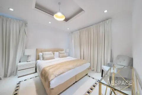 Villa in Palm Jumeirah, Dubai 4 bedrooms, 465 sq.m. № 122562 - photo 6