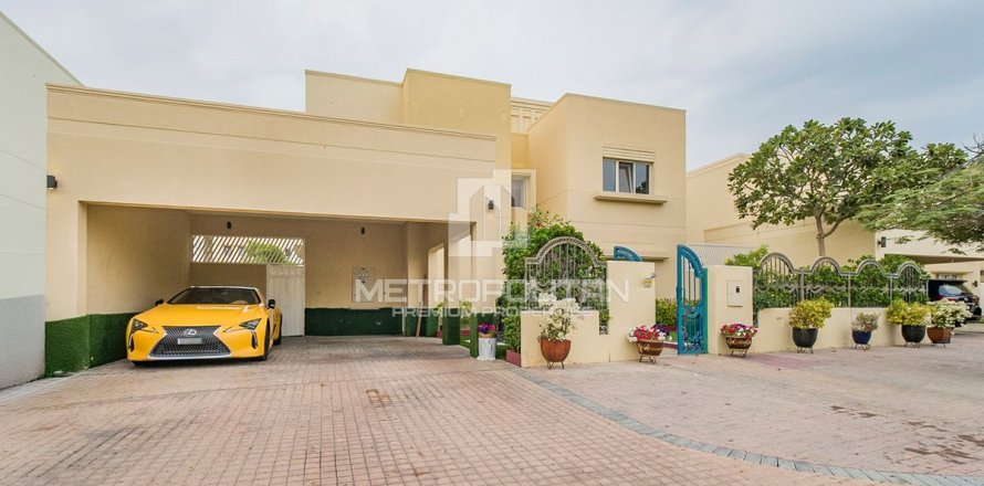 Вилла в Meadows, Дубай, 4 спальни, 344м², № 15294