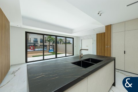 Townhouse in Jumeirah Golf Estates, Dubai 3 bedrooms, 204 sq.m. № 75802 - photo 3