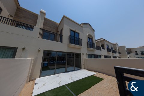 Townhouse in Jumeirah Golf Estates, Dubai 3 bedrooms, 204 sq.m. № 75802 - photo 2