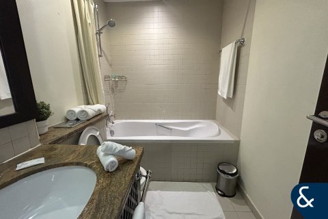 Apartment in Downtown Dubai (Downtown Burj Dubai), Dubai 3 bedrooms, 193 sq.m. № 75801 - photo 6