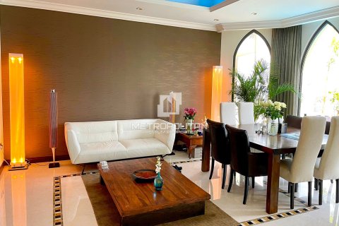 Villa in Garden Homes, Palm Jumeirah, Dubai 4 bedrooms, 557 sq.m. № 8760 - photo 4