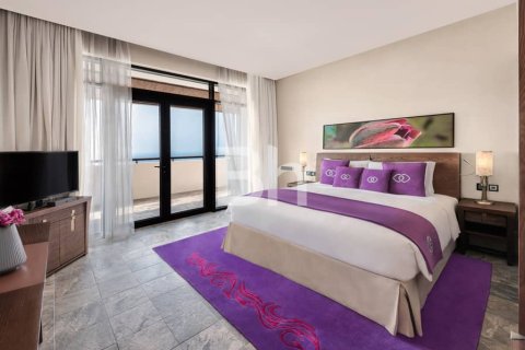 Hotel Apartment in Palm Jumeirah, Dubai 4 bedrooms, 450 sq.m. № 25053 - photo 11