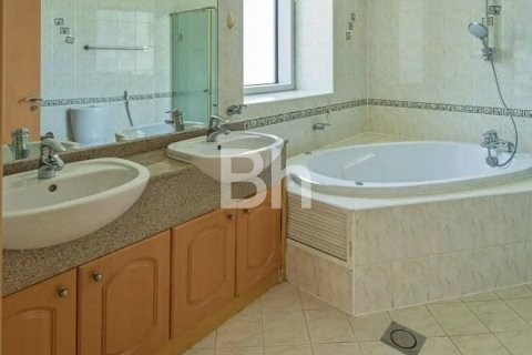 Apartment in Dubai Marina, Dubai 2 bedrooms, 143 sq.m. № 25054 - photo 8