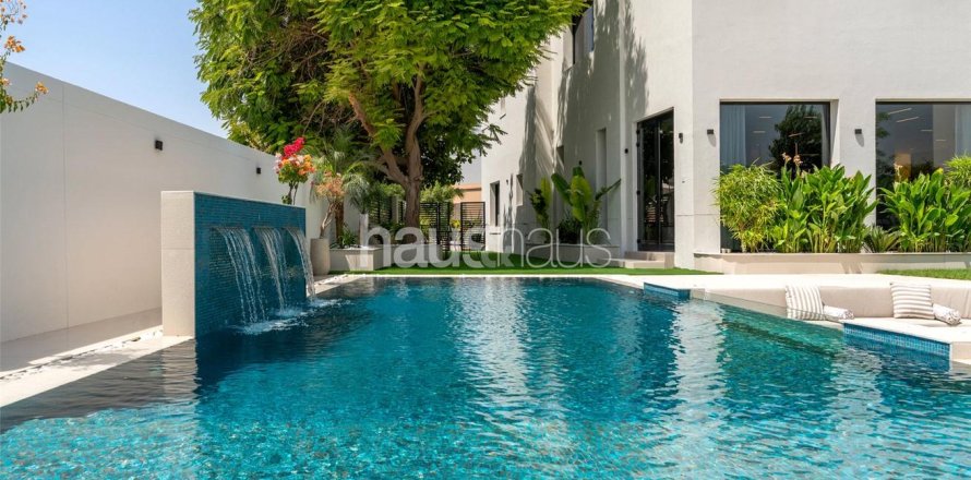 Вилла в Джумейра Гольф Эстейтс, Дубай, 5 спален, 562м², № 44246