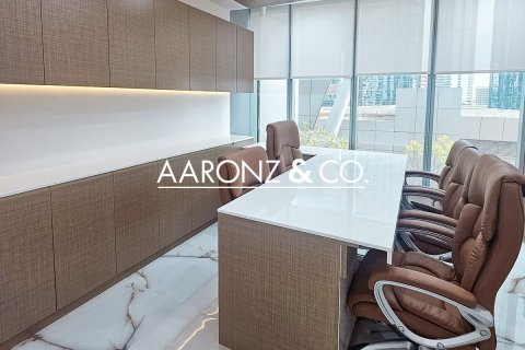 Office in Jumeirah Lake Towers, Dubai 107 sq.m. № 94555 - photo 4