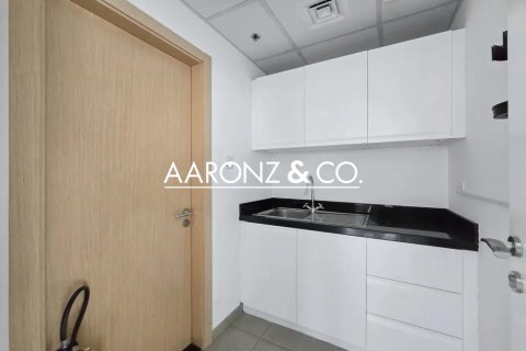 Oficina en Jumeirah Lake Towers, Dubai, 126 m², № 94556 - foto 11