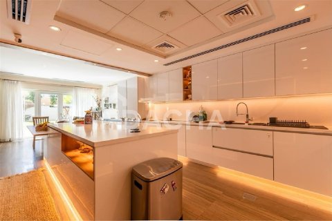 فيلا في Legacy, Jumeirah Park, دبي 5 غرف نوم , 750.2 م² رقم 6983 - صورة 3