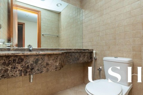 Apartment in Jumeirah Lake Towers, Dubai 2 bedrooms, 190 sq.m. № 46851 - photo 28