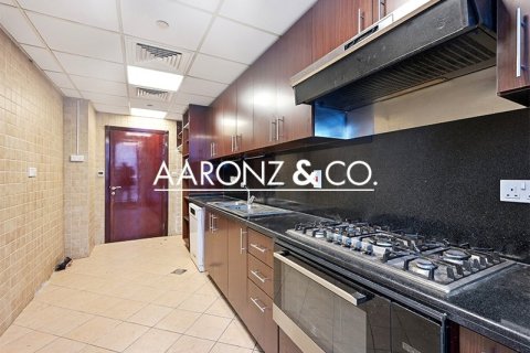 Apartment in Dubai Marina, Dubai 3 bedrooms, 266 sq.m. № 99602 - photo 10