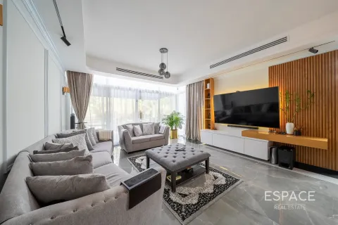 Купить таунхаус в Мудоне, Дубай: 4 спальни, 242м², № 61700 - фото 1