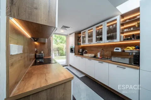 Купить таунхаус в Мудоне, Дубай: 4 спальни, 242м², № 61700 - фото 3