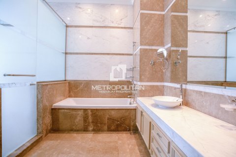 Villa in Emirates Hills, Dubai 7 bedrooms, 1750 sq.m. № 15001 - photo 21