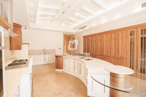 Villa in Emirates Hills, Dubai 7 bedrooms, 1750 sq.m. № 15001 - photo 11