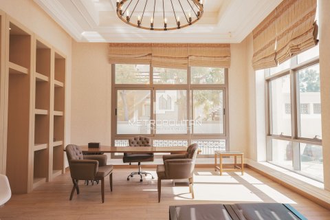 Villa in Emirates Hills, Dubai 7 bedrooms, 1750 sq.m. № 15001 - photo 4