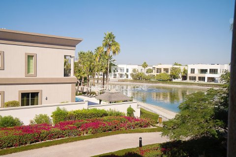 Villa in Emirates Hills, Dubai 7 bedrooms, 1750 sq.m. № 15001 - photo 1
