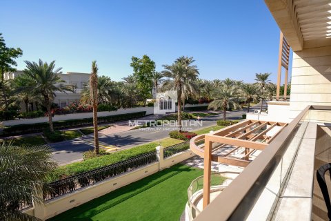 Villa in Emirates Hills, Dubai 7 bedrooms, 1750 sq.m. № 15001 - photo 14