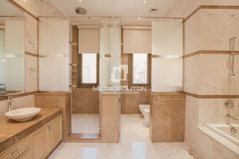Villa in Emirates Hills, Dubai 7 bedrooms, 1750 sq.m. № 15001 - photo 13