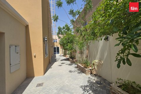 Villa à Dubai, 4 chambres, 229.9 m², № 18477 - photo 1
