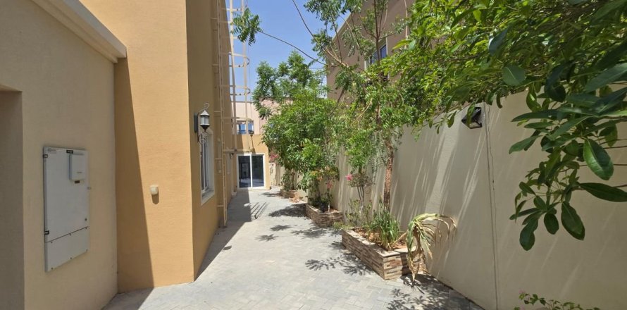 Villa à Dubai, 4 chambres, 229.9 m², № 18477