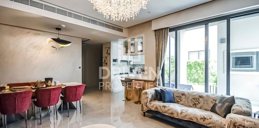 Townhouse in Dubai Land, Dubai 4 bedrooms, 245 sq.m. № 66037