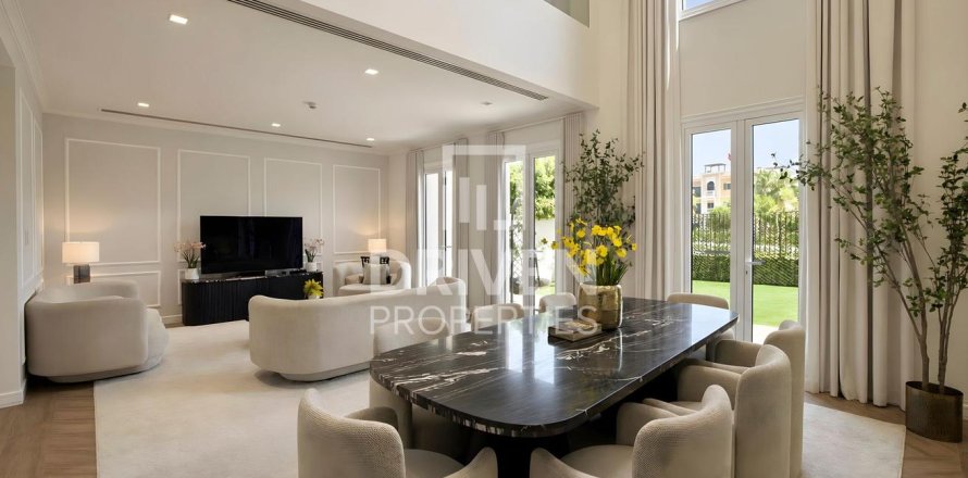 Townhouse in Jumeirah, Dubai 4 bedrooms, 263.19 sq.m. № 138282