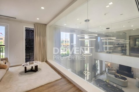 Townhouse in Jumeirah, Dubai 4 bedrooms, 263.19 sq.m. № 138282 - photo 8