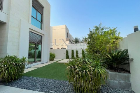 Купить виллу в Meydan Gated Community, Дубай: 5 спален, 697.5м², № 37332 - фото 1