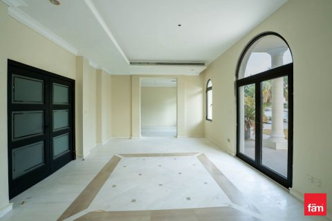 Villa in Palm Jumeirah, Dubai 6 bedrooms, 1241.7 sq.m. № 97886 - photo 17