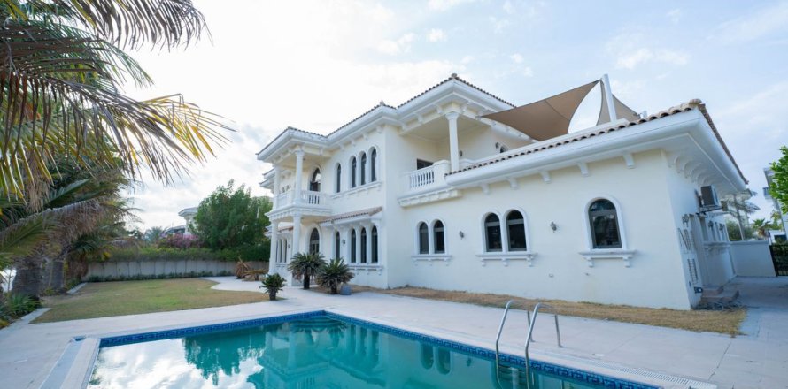 Villa in Palm Jumeirah, Dubai 6 bedrooms, 1241.7 sq.m. № 97886