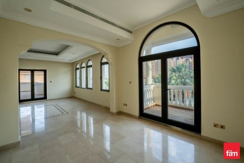 Villa in Palm Jumeirah, Dubai 6 bedrooms, 1241.7 sq.m. № 97886 - photo 23