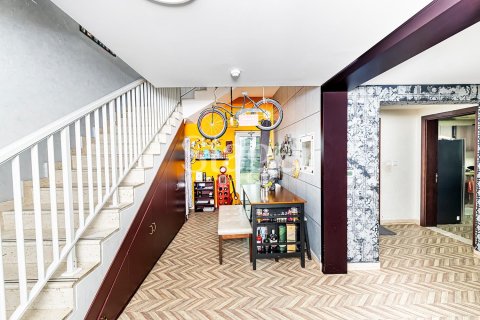 Apartment in Dubai Sports City, Dubai 2 bedrooms, 191 sq.m. № 70371 - photo 2