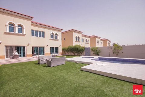 Villa en Dubai, 4 dormitorios, 759.1 m², № 17739 - foto 2
