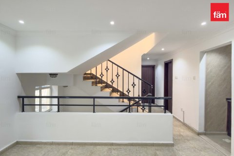 Villa in Dubai 5 bedrooms, 359.6 sq.m. № 84080 - photo 7